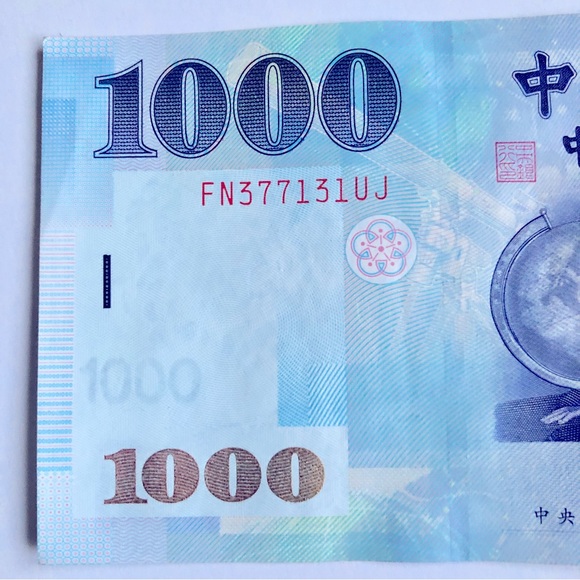 TAIWAN TWD 1,000 Yuan BANKNOTES Foreign Currency YEAR 2004 - Picture 2 of 11